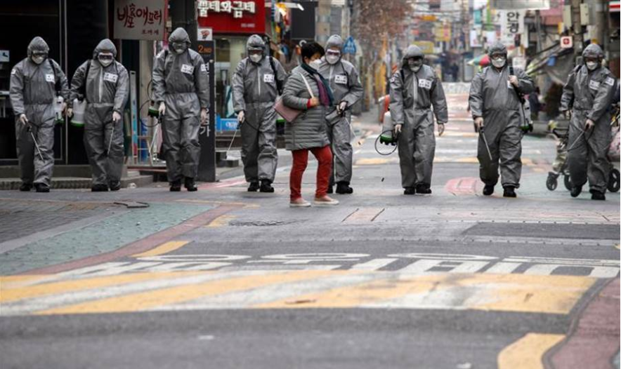 韓國派出軍隊為街道大規模消毒C]路透社資料圖片^