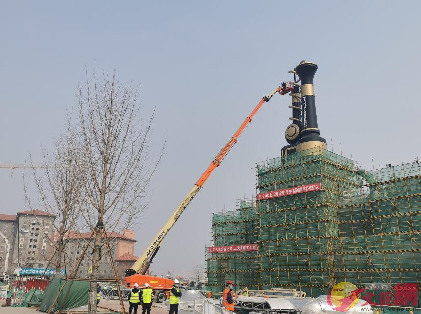北京環球城市大道一處景觀露出雛形(記者張帥攝)