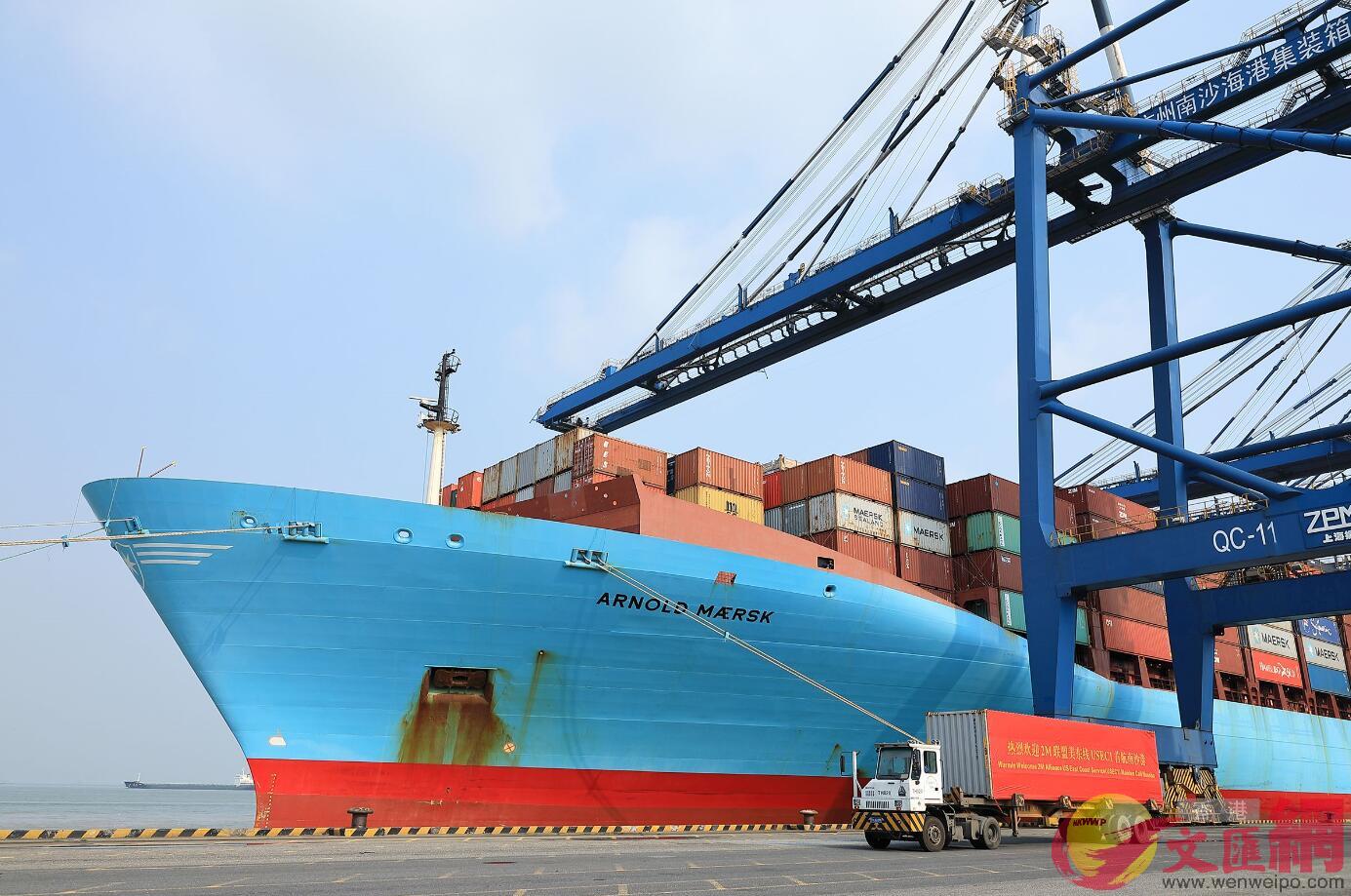 珠江口至南沙港區將實現全線10萬噸級集裝箱船與15萬噸級集裝箱船(減載)雙向通航。(方俊明攝) 