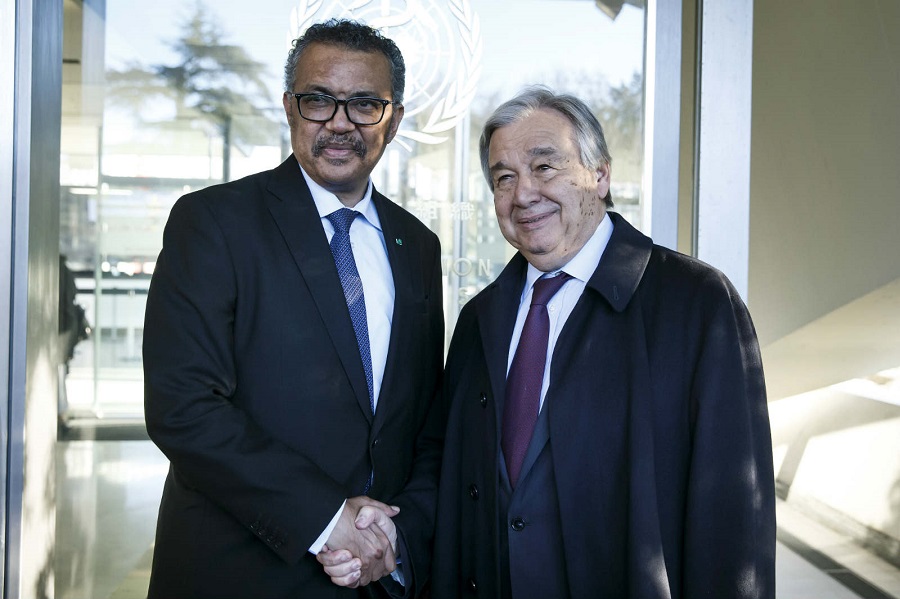 聯合國秘書長古特雷斯(右)與世衞總幹事譚德塞(左)]法新社圖片^