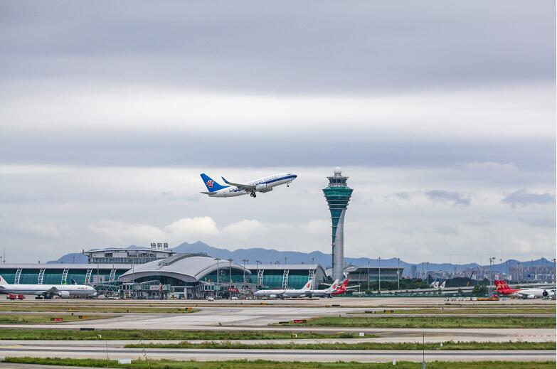 包機將於今午抵達廣州白雲機場（文匯報資料圖片）