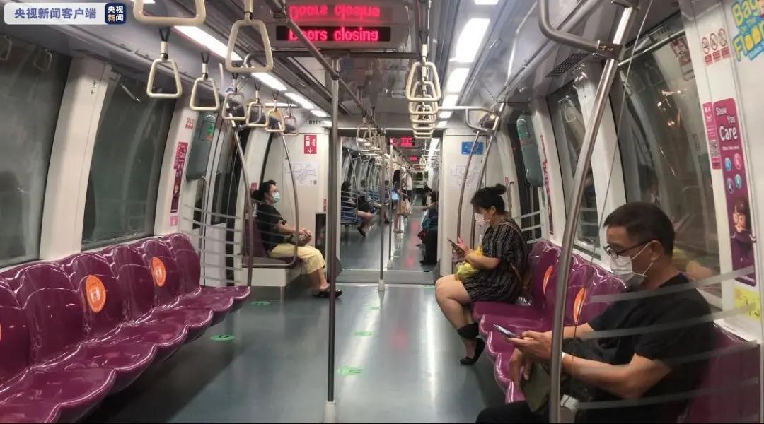 新加坡地鐵民眾都戴上了口罩
