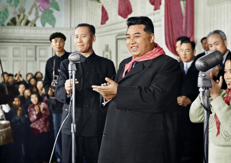 1958年12月A金日成訪問上海少年宮C(本報遼寧傳真)