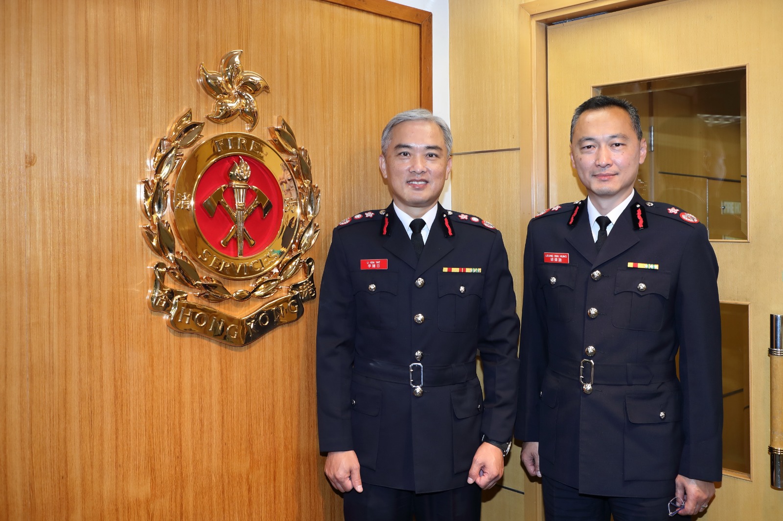 李建日(左)退休後將由梁偉雄接任消防處處長]消防處提供資料圖片^