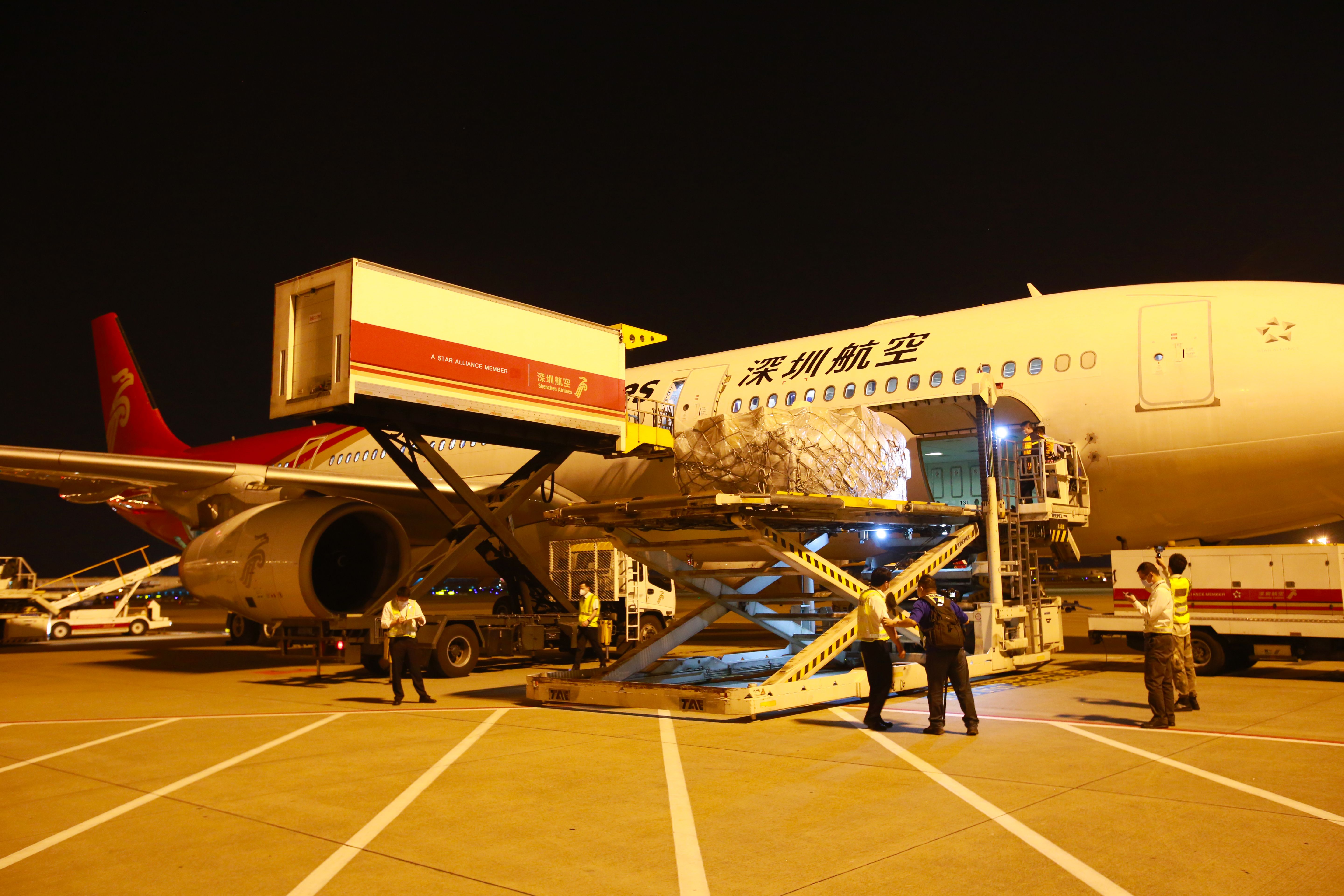  深圳航空寬體機空客A330執飛國際客改貨航線