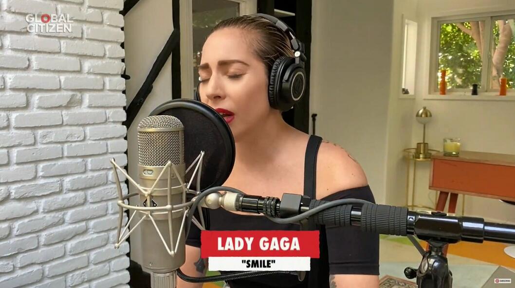 Lady Gaga在全球慈善演唱會直播上演唱歌曲mSmilen]視頻截圖^