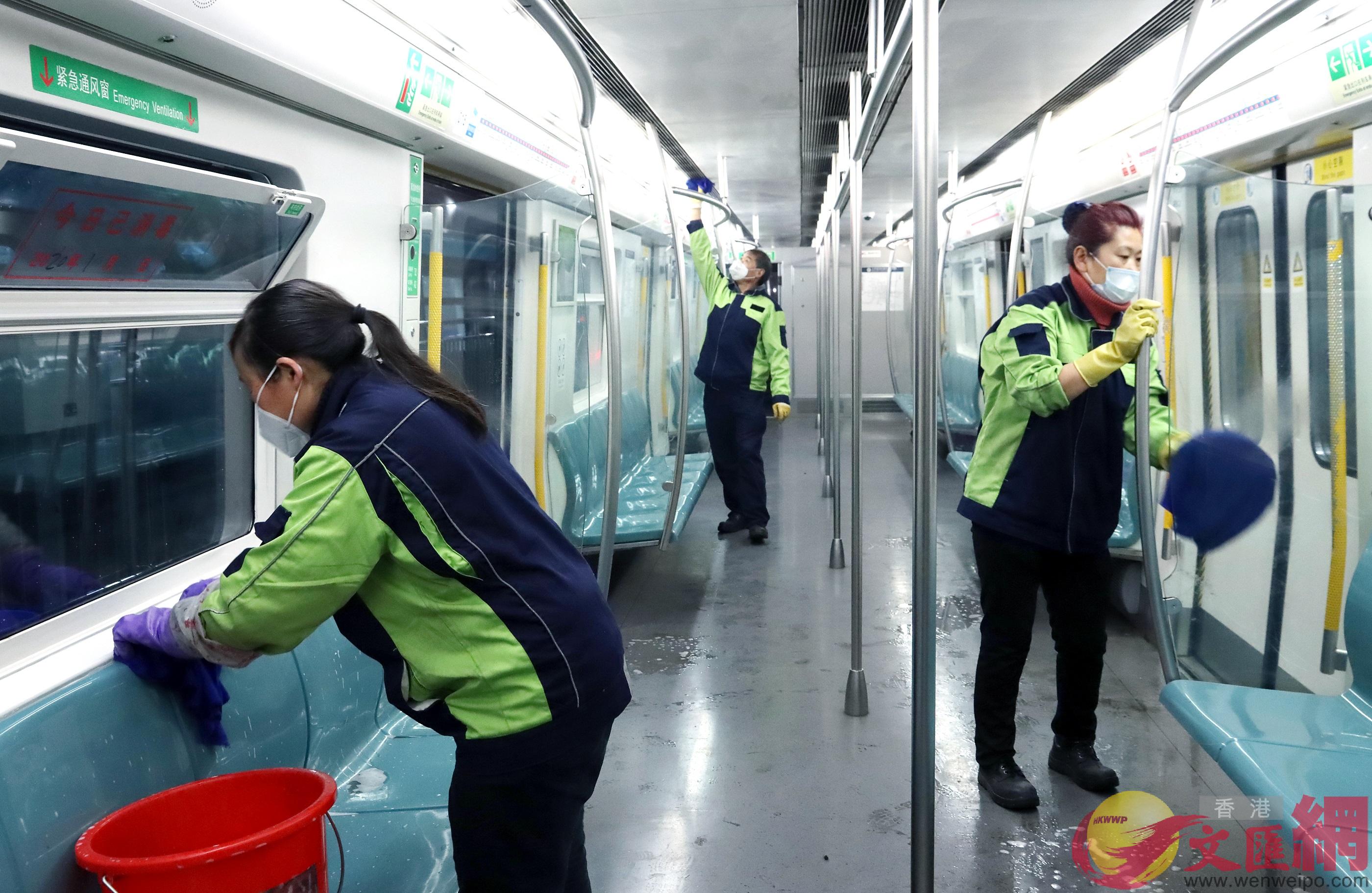 京港地鐵正在進行列車消毒（受訪人供圖）