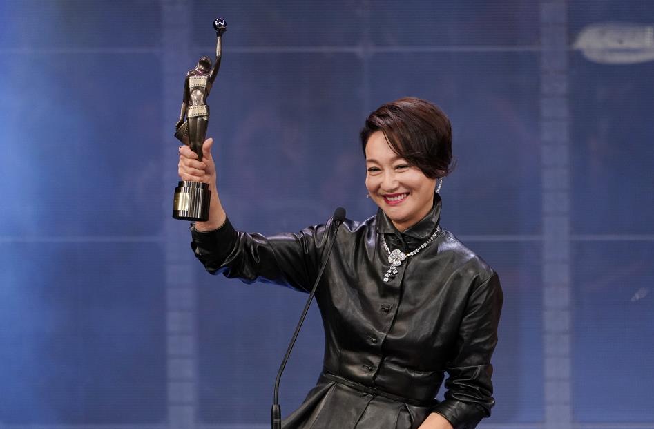 第39屆金像獎將於5月6日網絡直播得獎結果。圖為香港女演員惠英紅，榮獲第38屆金像獎最佳女配角（中新社資料圖片）