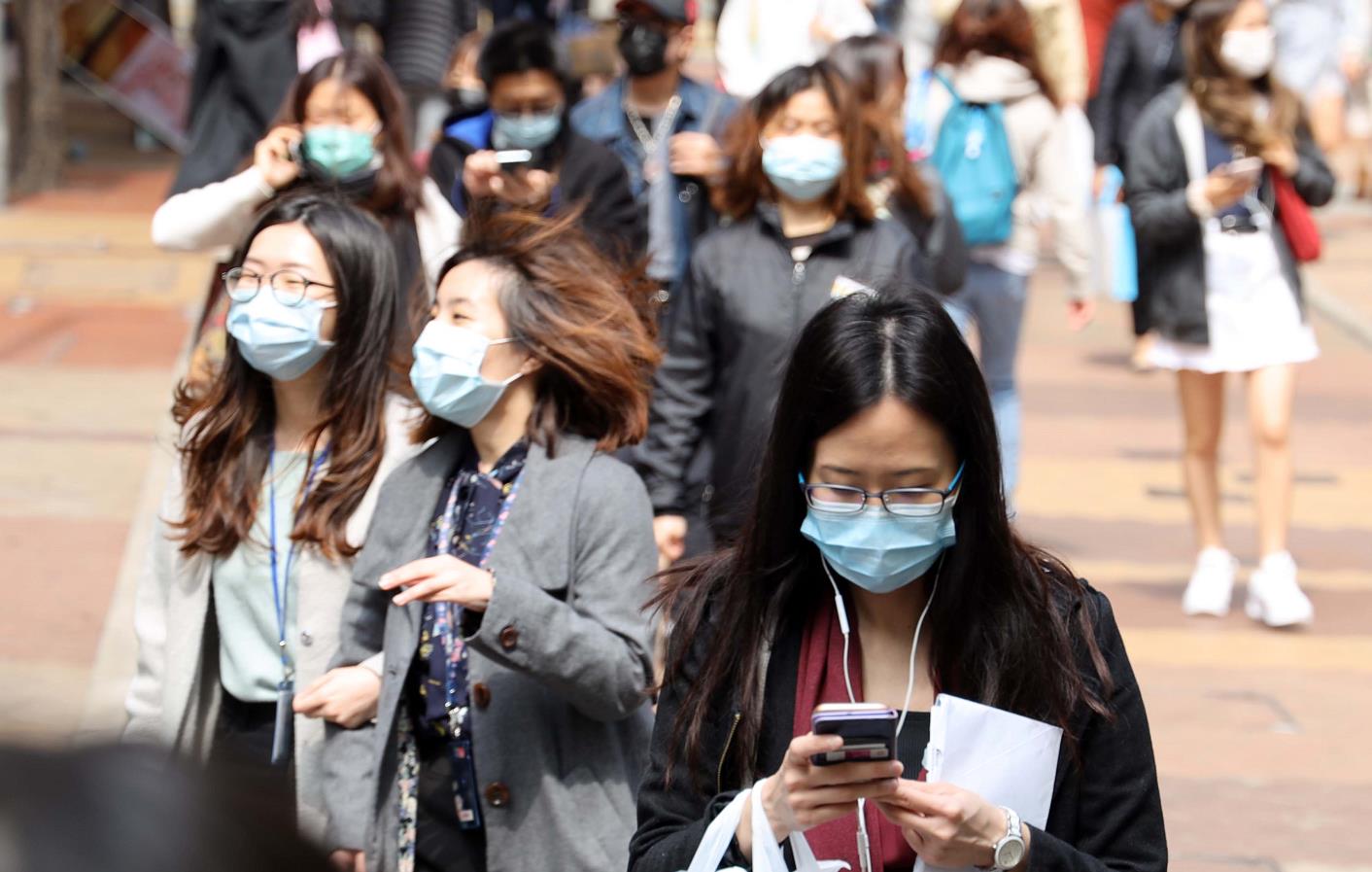香港人民戴口罩防疫 (中新社資料圖片)