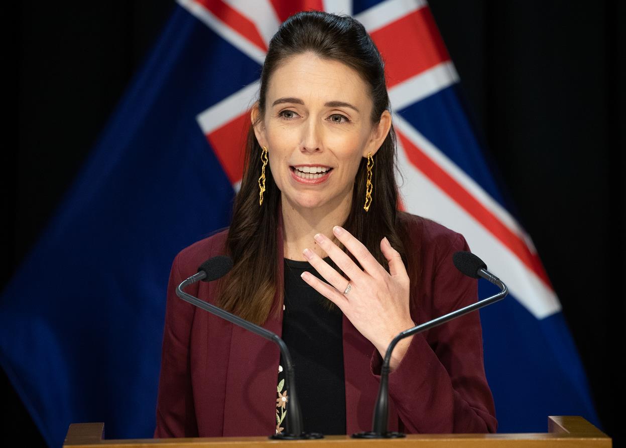 新西蘭總理阿德恩表示，正與澳洲商討互相重開邊境。(新華社資料圖片)