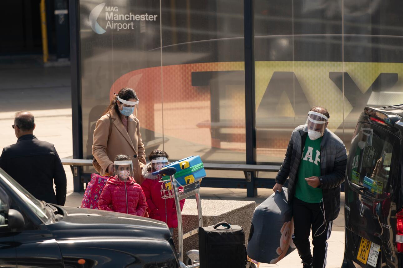 英國部分機場要求乘客戴口罩