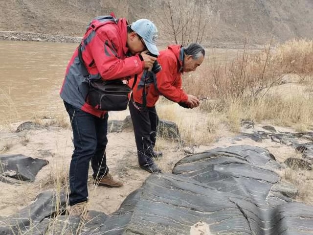 考古隊新發現的分布有岩畫的原始聚落遺址 受訪者供圖 