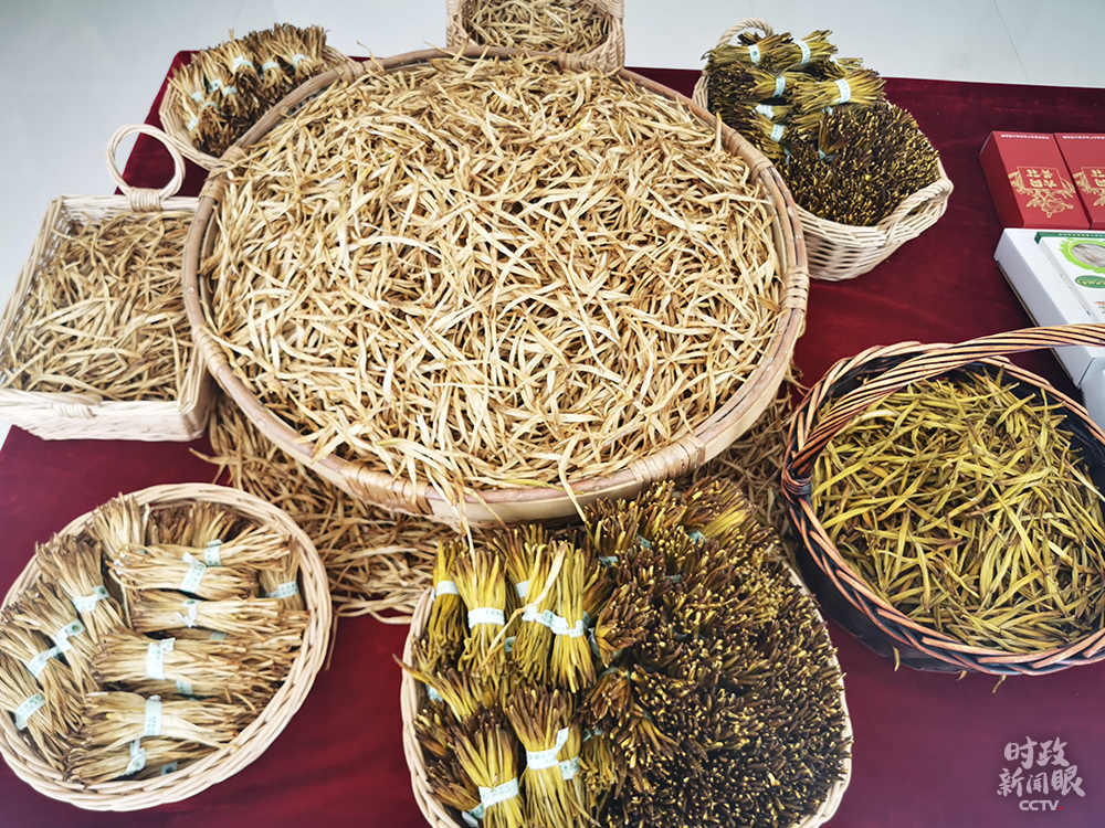 雲州區村民說A黃花乾菜的市場行情很好A去年每公斤能賣到50多塊錢A是其他作物收入的十幾倍C