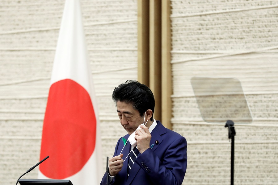 日本首相安倍晉三上周四宣佈解除39個地區緊急狀態令]路透社資料圖片^