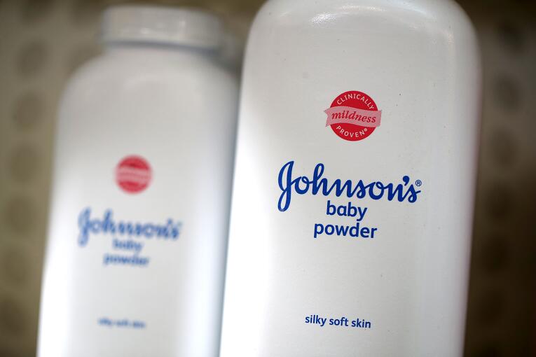 美國強生公司]Johnson & Johnson^的嬰兒爽身粉含滑石粉被指致癌 (法新社資料圖片)