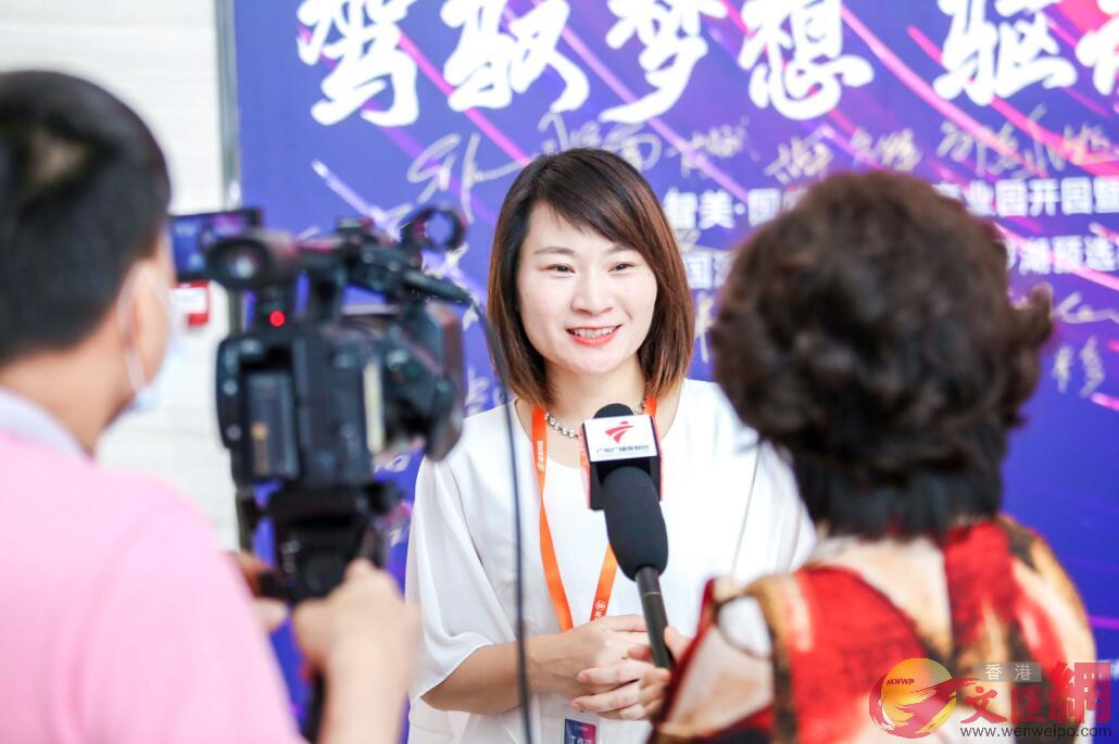 智美科技副總經理朱丹丹接受媒體採訪中C記者石華 攝