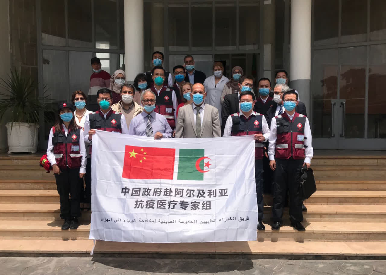 20名來自澳門與重慶的醫療專家組成的中國政府赴阿爾及利亞抗疫醫療專家A昨日晚間組圓滿結束在阿爾及利亞的行程]受訪單位供圖^