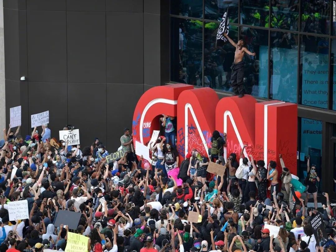 示威者在CNN總部C網絡圖C