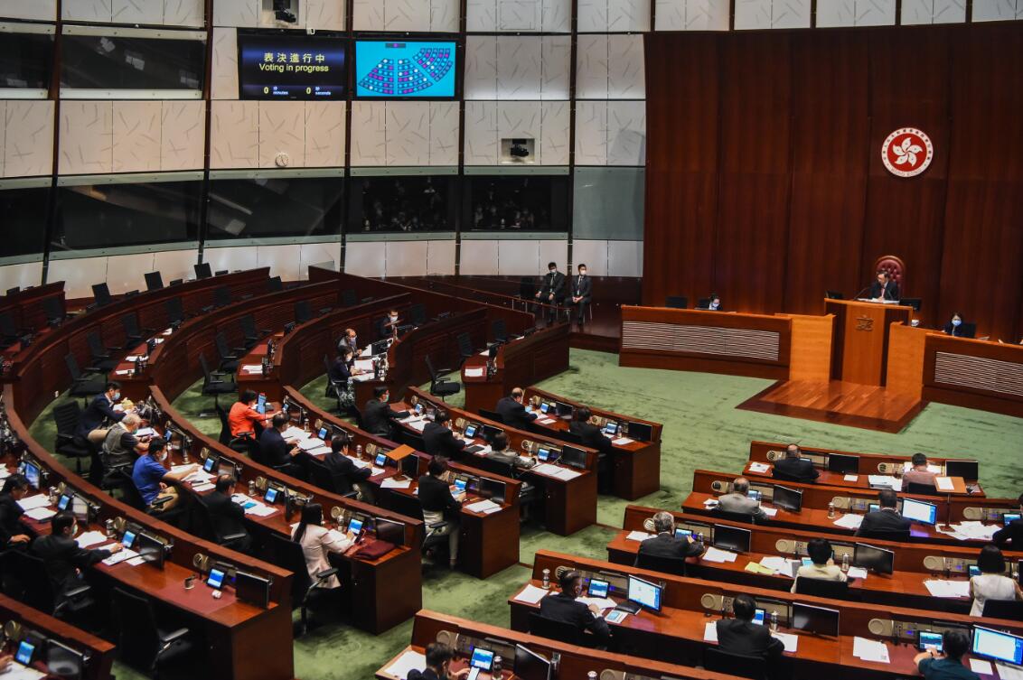 6月4日上午A香港特區立法會繼續審議m國歌條例草案nF反對派議員的21項修正案全數被否決A議案其後進入三讀程序C 香港中通社圖片