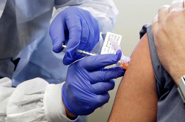 2000名巴西人報名參加英國牛津大學開發的新型冠狀病毒疫苗臨床試驗C]美聯社資料圖片^ 