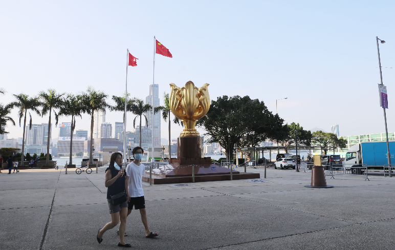 劉智鵬認為A國歌法到現在才在香港生效是u來遲了vA應該在1997年回歸時就立法]資料圖片^