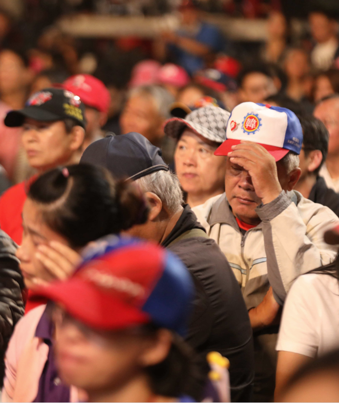 韓國瑜支持者在高雄u開票之夜v活動上A情緒低落C圖源G中新社