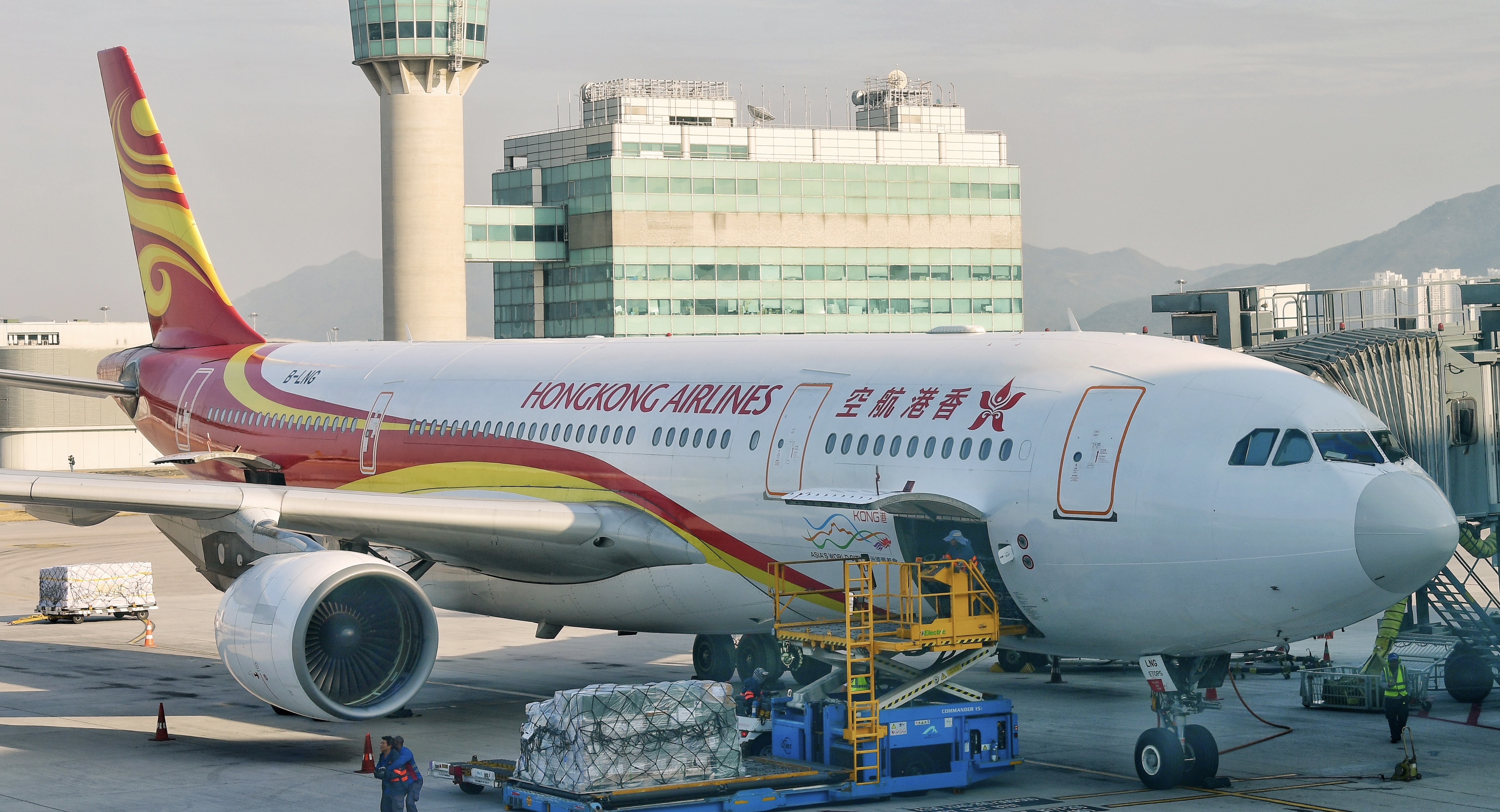 新冠肺炎導致航空業癱瘓A香港航空大部分航班都要停運 (中新社資料圖片)