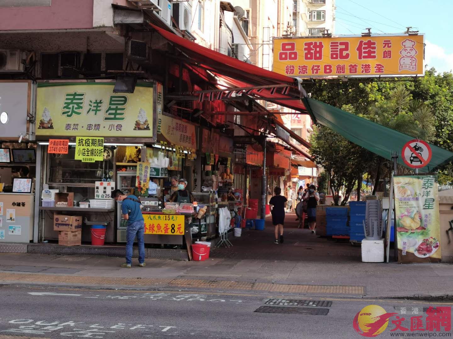 位於元朗教育路的u泰洋星v舖前懷疑非法搭建金屬地台(大公文匯全媒體記者攝)