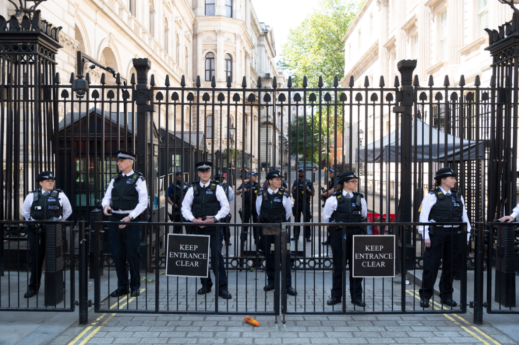2020年5月31日A英國警察在倫敦唐寧街附近警戒C(新華社^ 