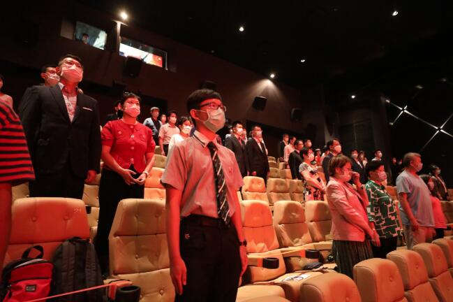 不少青年學生觀看電影m國歌nC(大公文匯全媒體記者攝)