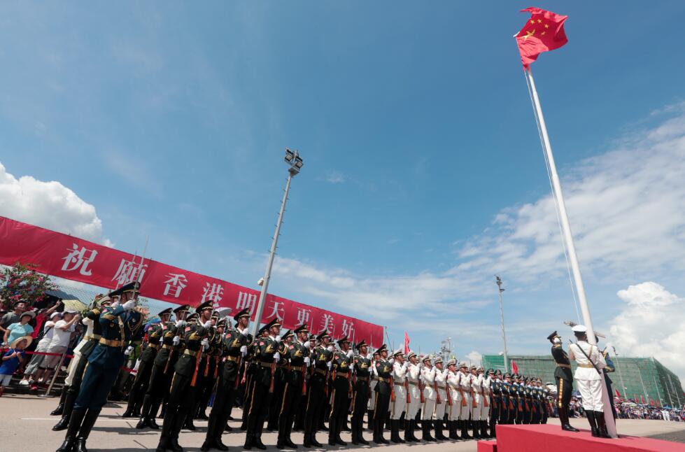 駐港部隊新聞發言人韓鈾發表聲明表示A駐港部隊堅決擁護香港國安法頒布實施]新華社資料圖片^