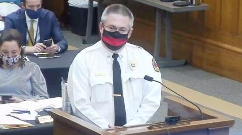 6月30日A塔斯卡盧薩市消防隊長蘭迪P史密斯在市議會提出擔憂 圖源GABC