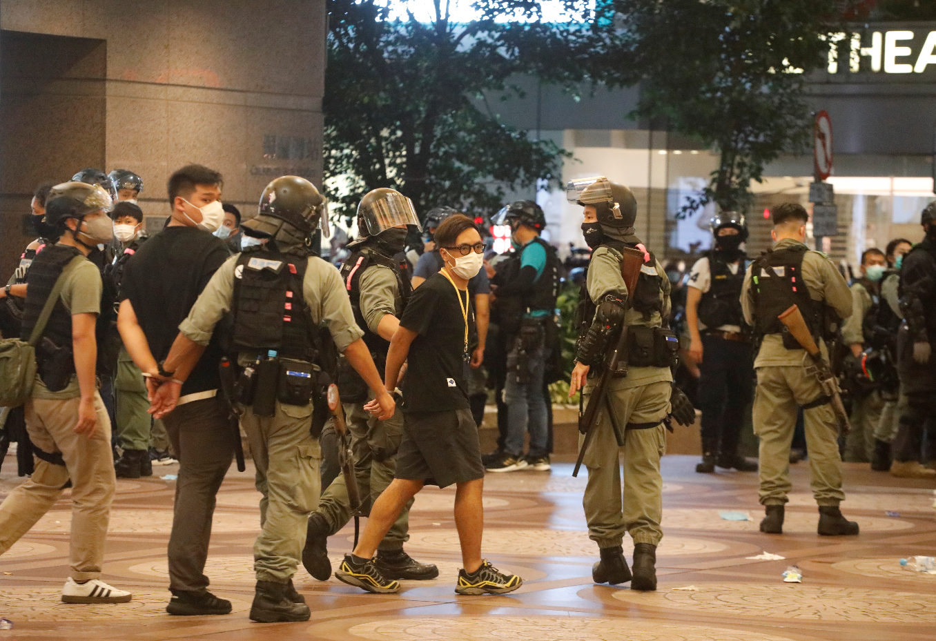 回歸日銅鑼灣暴亂中A數百暴徒參與違法活動被捕C資料圖片