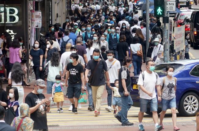 香港今日新增9宗新冠病毒本地個案。(中新社資料圖片) 香港今日新增9宗新冠病毒本地個案。(中新社資料圖片)