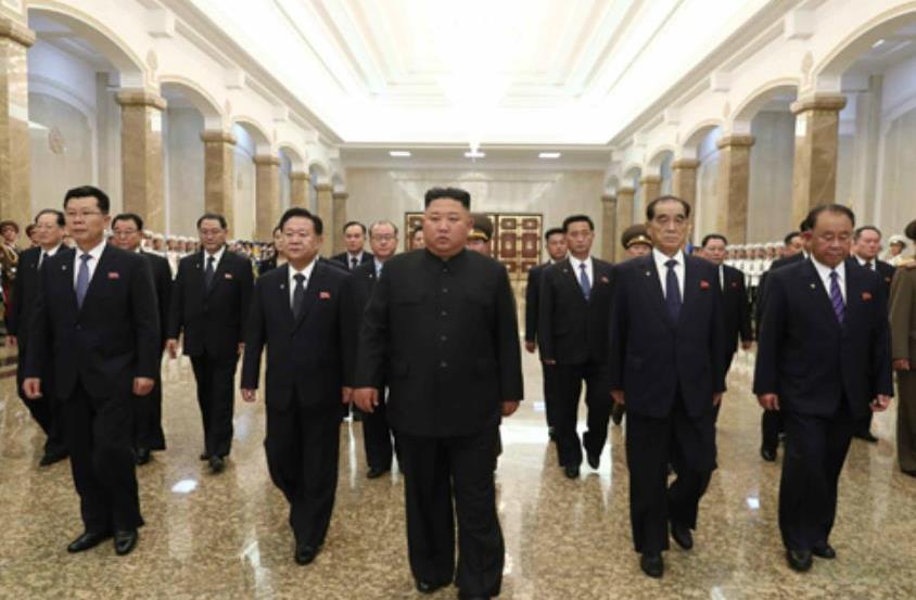 朝鮮最高領導人金正恩赴錦繡山太陽宮參拜A紀念祖父金日成逝世26周年C]m勞動新聞n資料圖片^