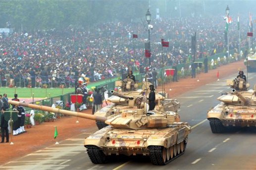 2018年1月26日A在印度首都新德裏A坦克在閱兵式上行進]新華社^