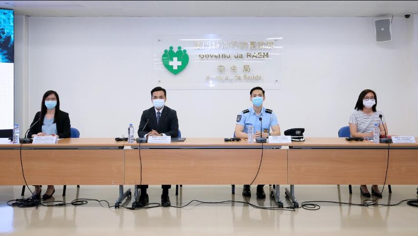 羅奕龍(左二)表示A與香港仍繼續磋商兩地便利通關措施C澳門新聞局