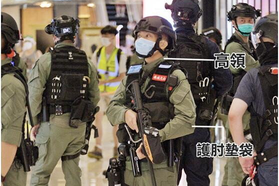 有香港警員昨日穿著新設計的u蛙服v執勤C]圖源Gm頭條日報n^
