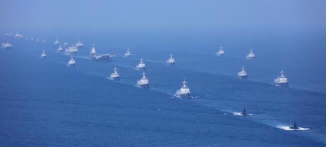2018年4月12日A中央軍委在南海海域隆重舉行海上閱兵C這是航母打擊作戰群等接受檢閱C