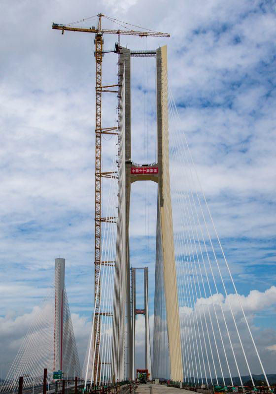 南沙港鐵路跨西江斜拉橋是現時世界雙線貨運鐵路同類型結構跨度世界之最C]受訪者供圖^ 