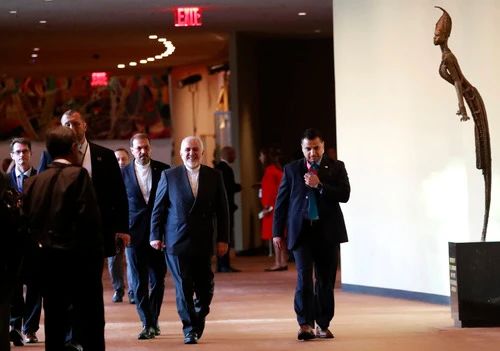 2019年9月25日A在位於紐約的聯合國總部A伊朗外長扎里夫(中)準備出席會議C新華社