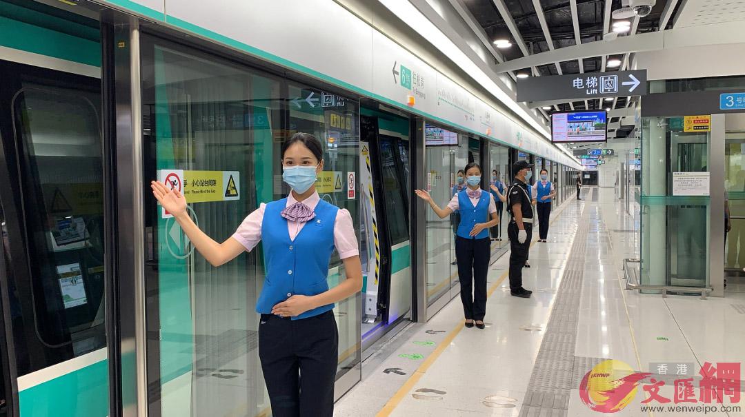 深圳地鐵到2025年將形成16條線路B總長約647公里的軌道交通網絡體系]記者 黃仰鵬 攝^