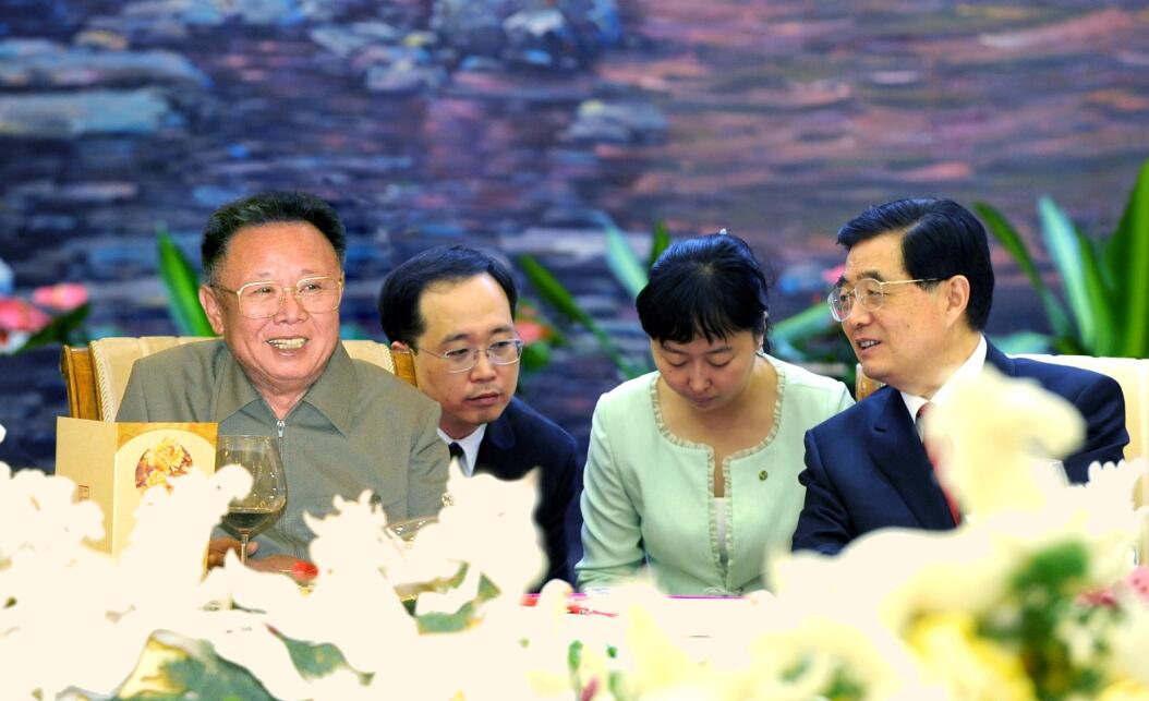 2010年8月A金正日與時任國家主席胡錦濤在歡迎宴會上交談C