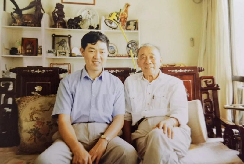 周為民(左)與袁庚C受訪者供圖