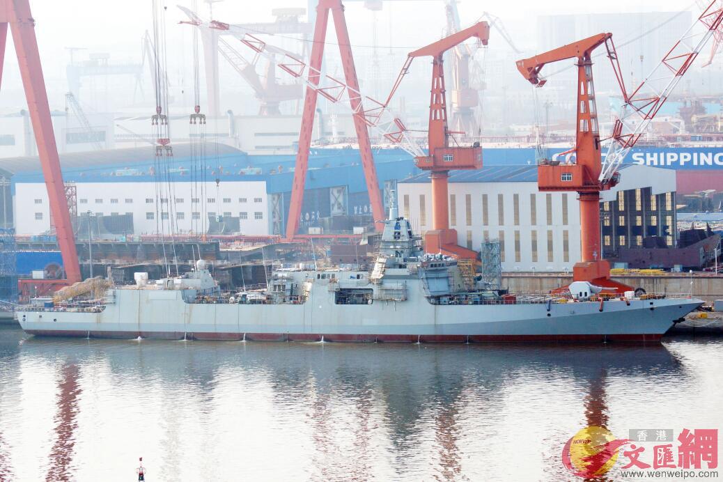 去年下水的第六艘055型驅逐艦正在舾裝C記者宋偉 攝
