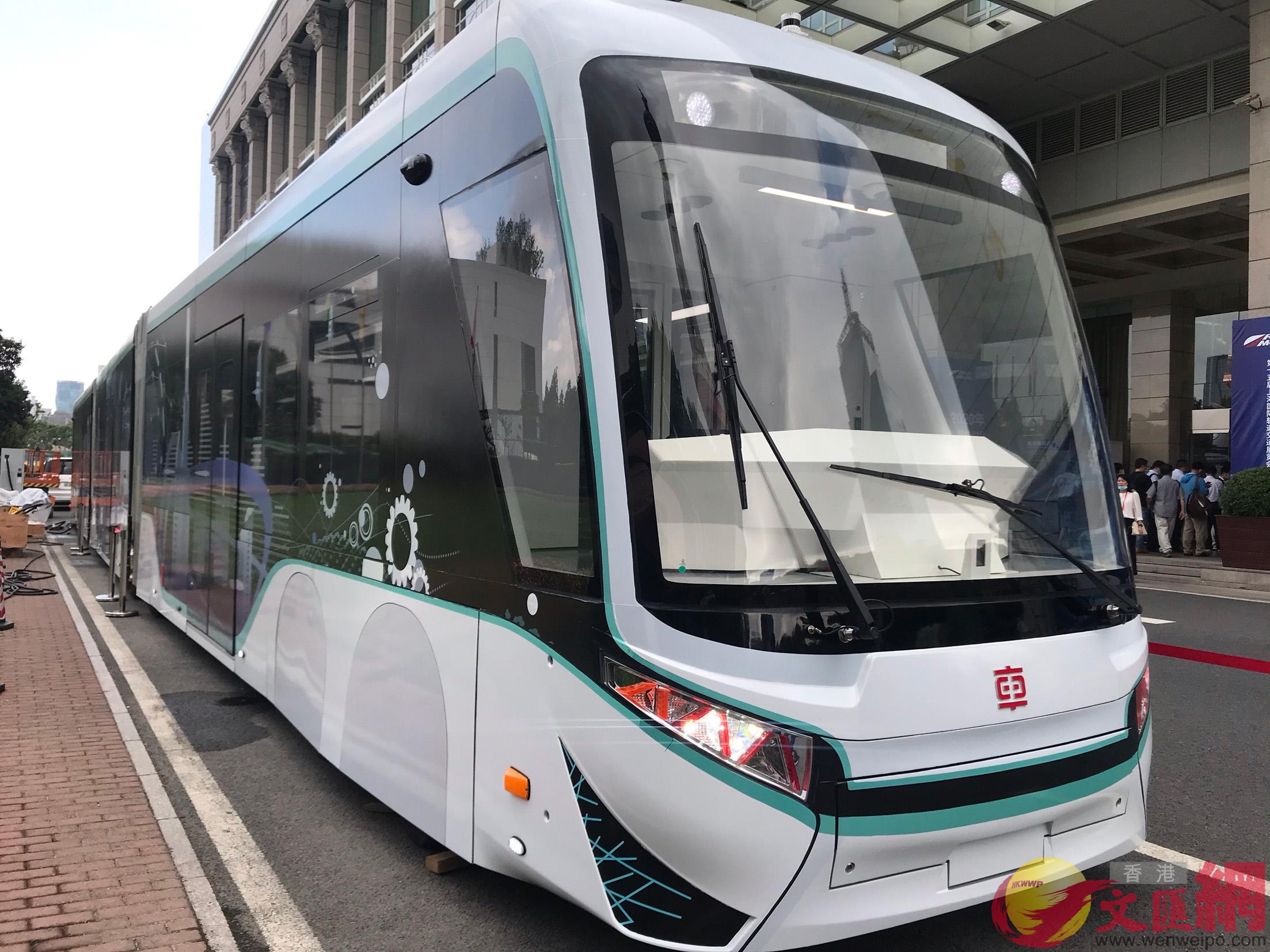 全球首列數字軌道膠輪電車]DRT^驚艷亮相