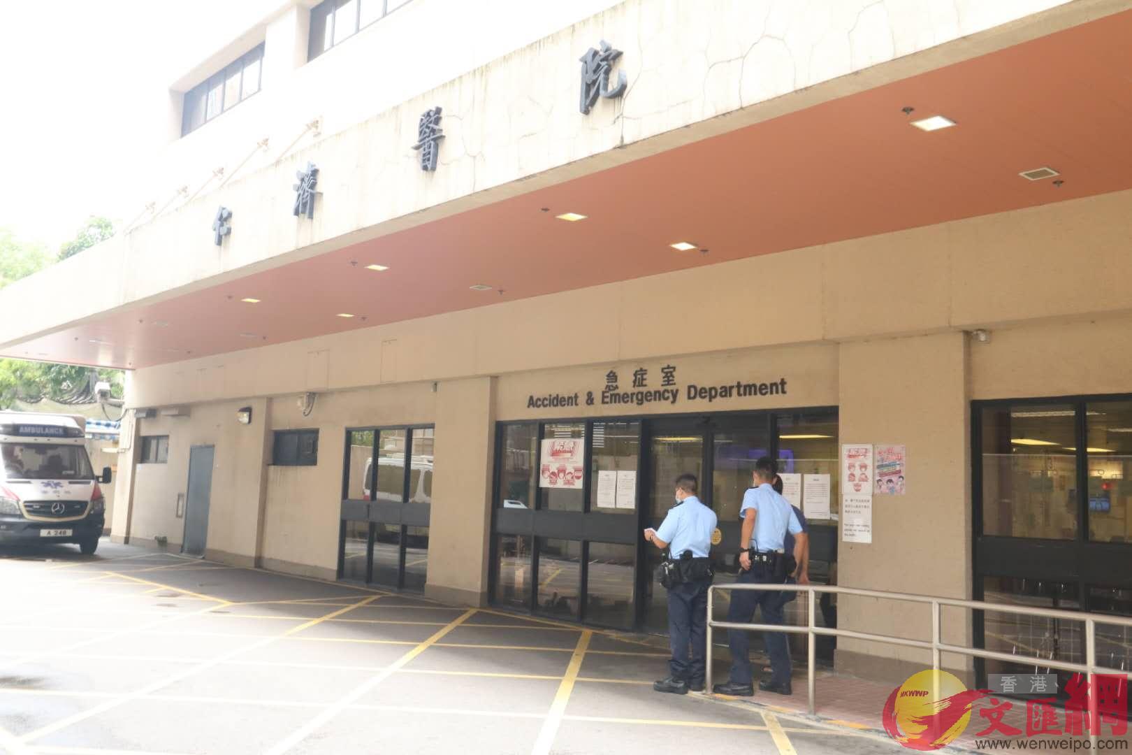 警方封鎖現場調查C]香港文匯報記者攝^