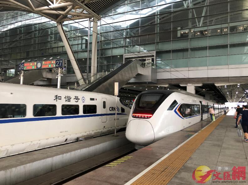 廣州北站未來將集聚5條高鐵及2條城際線A到香港西九龍站僅需75分鐘A圖為珠三角城際列車C(方俊明攝)